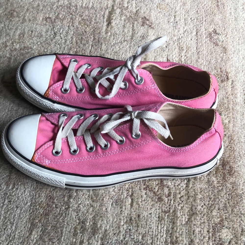 Woman’s size 9 Converse Chuck Taylor All Star